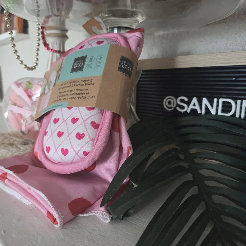 Go Eco I set 2 towels, 2 scrubbers and heart soaps-valentine themed